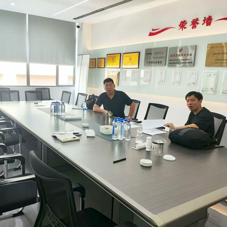 Shandong Boneng Chemical Equipment Co., Ltd. besucht unser Unternehmen und unterzeichnet Kaufvertrag